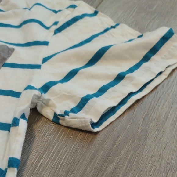 Carbon Teal and Gray V-Neck Tee - Picture 5 of 10